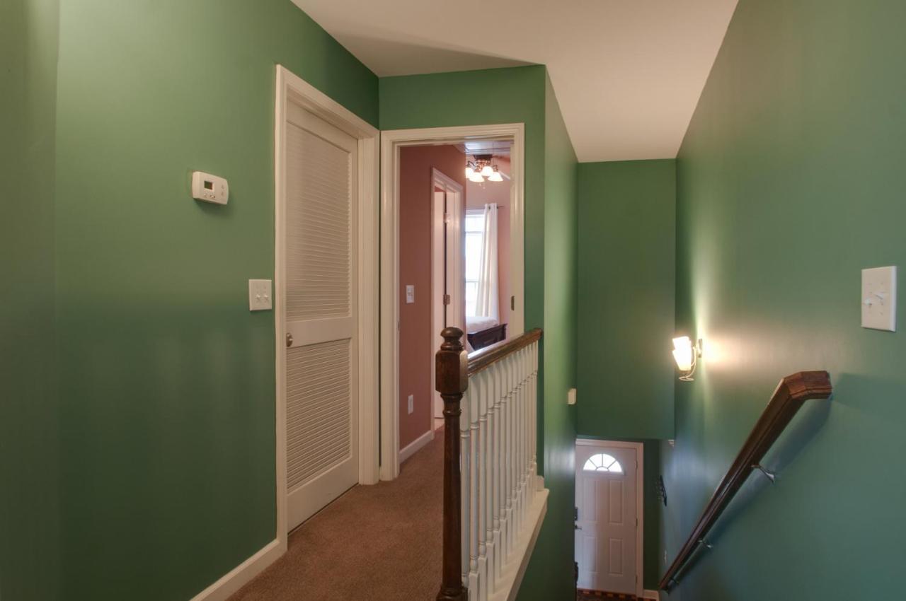Vacation Home 5 Mins To Down Town 2 Bedrooms 2 Baths Garden Area Hot Tub Nashville Exterior photo