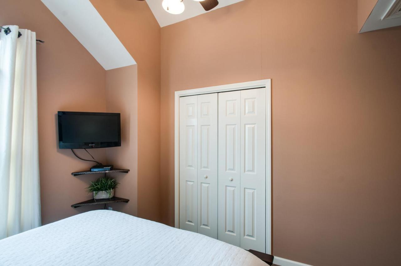 Vacation Home 5 Mins To Down Town 2 Bedrooms 2 Baths Garden Area Hot Tub Nashville Exterior photo
